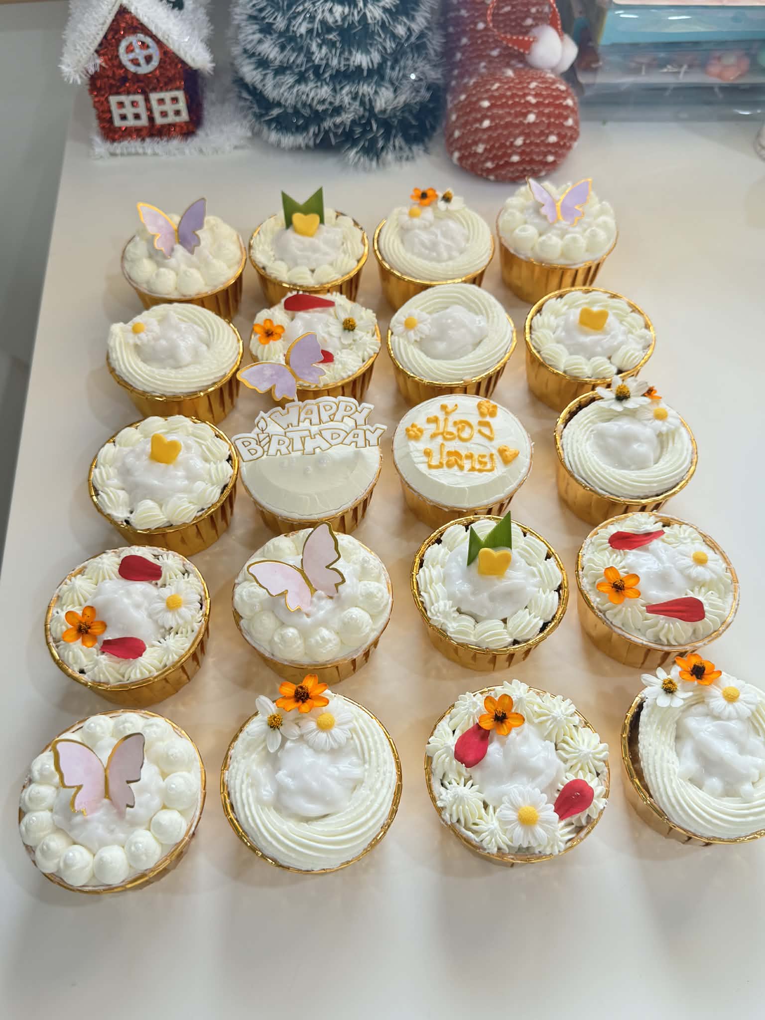 Coconut Cupcakes / คัพเค้กมะพร้าวอ่อน